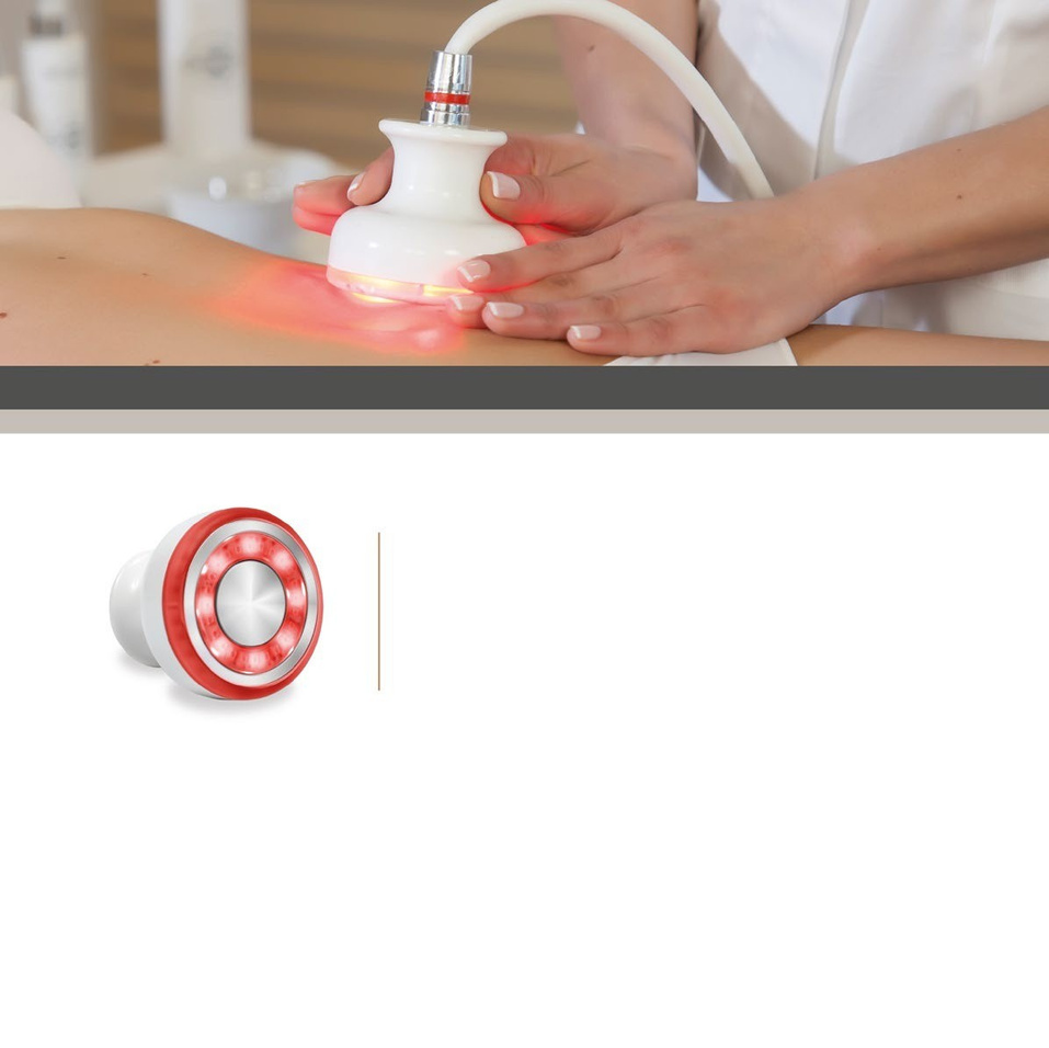 Praca głowicą Onda Dinamica Body Lipotonic podczas zabiegu na ciało